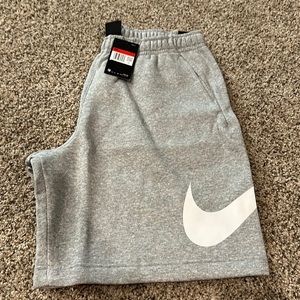 Nike shorts sz L